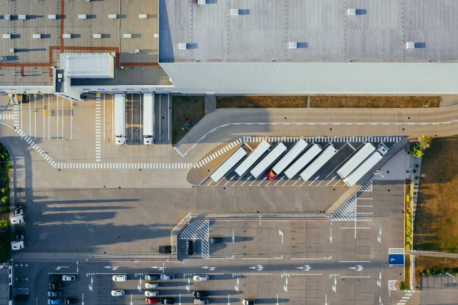 Container logistics yard — MAXUS CROSS import & export operations